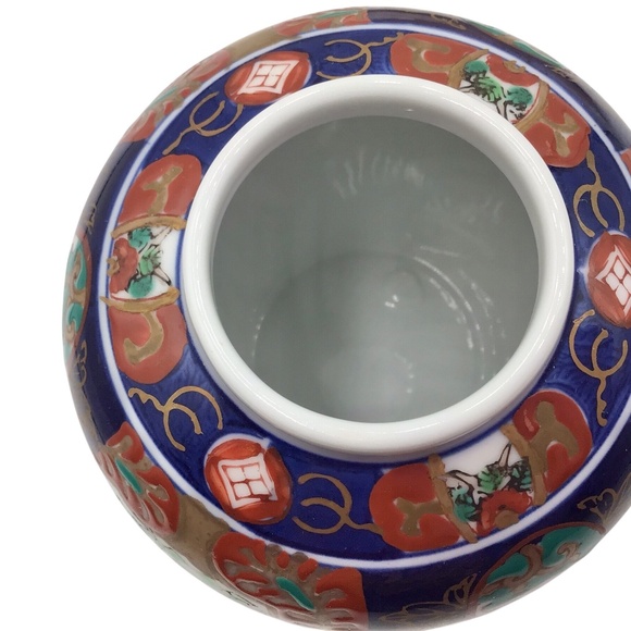 Small Vintage Imari Vase: Hand-Painted Japanese Porcelain, Floral Design - Picture 12 of 15